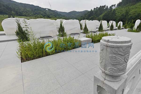 北京墓地烧周年有什么说法吗？传统习俗与现代实践详解